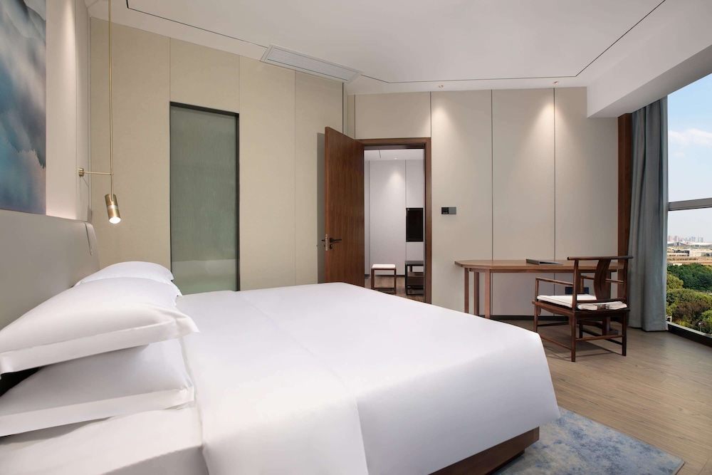 Suite, 1 King Bed, Non Smoking (Tea Art)