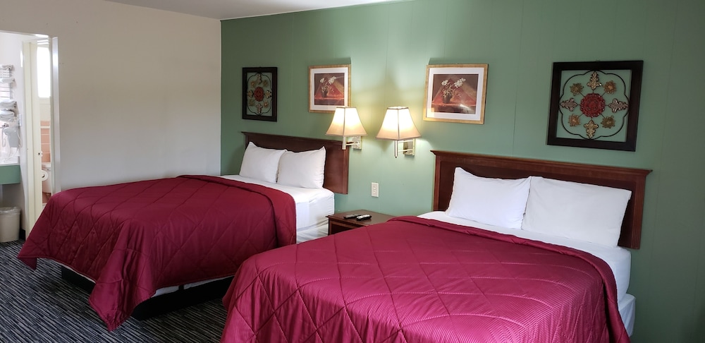 Room, 2 Queen Beds, Smoking photo 2