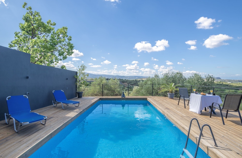 Villa photo 2