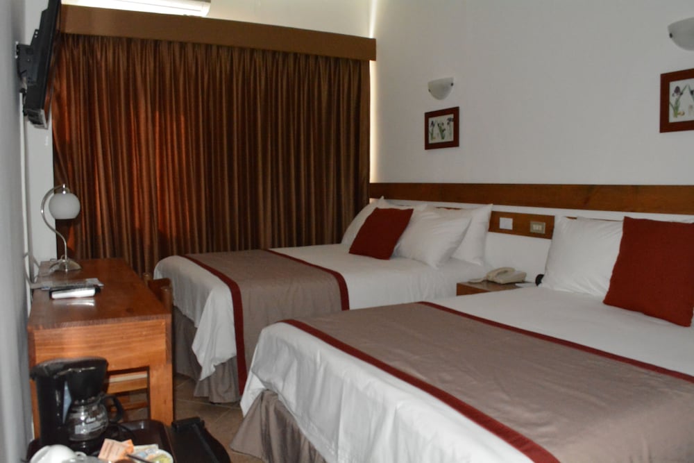 Standard Double Room, 2 Double Beds - Photo 8