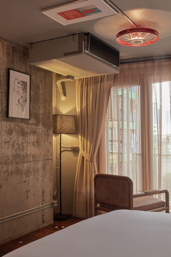 Deluxe Plus Room with Bathtub photo 1