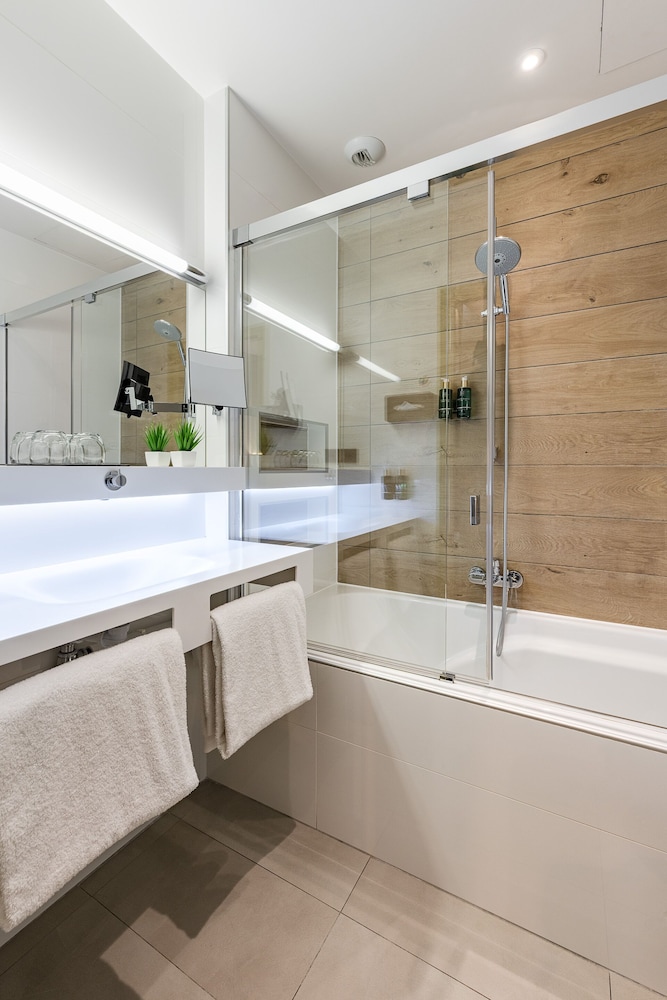 Classic Double or Twin Room, Bathtub photo 3