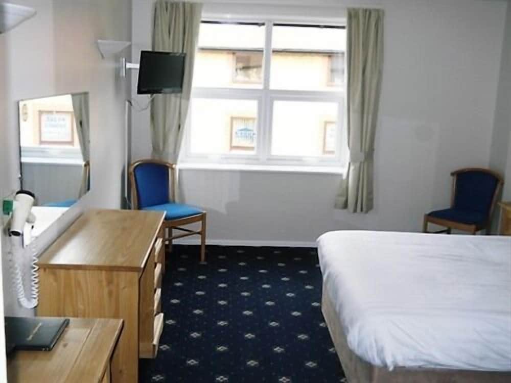 Standard Double Room, Ensuite (with shower over bath) photo 1