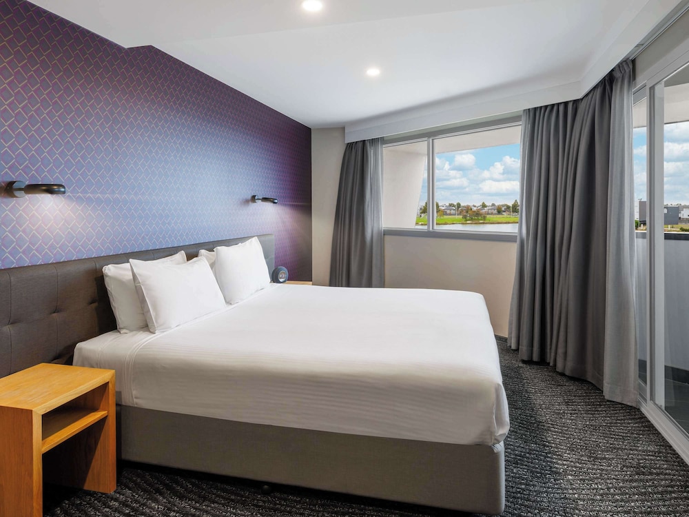 Privilege Corner Suite King Bed Room
