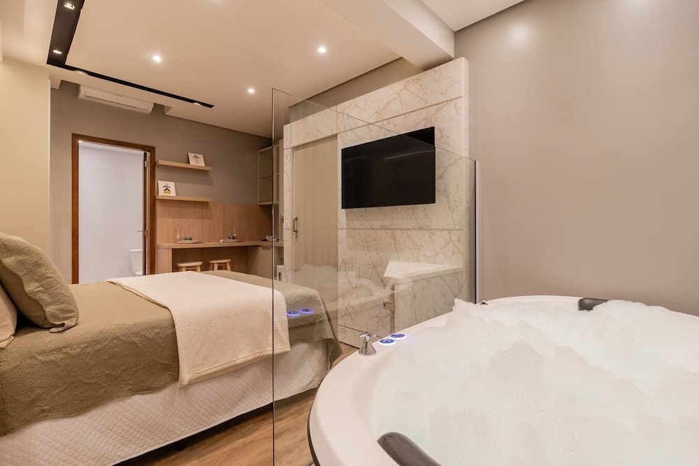 Deluxe Suite photo 2