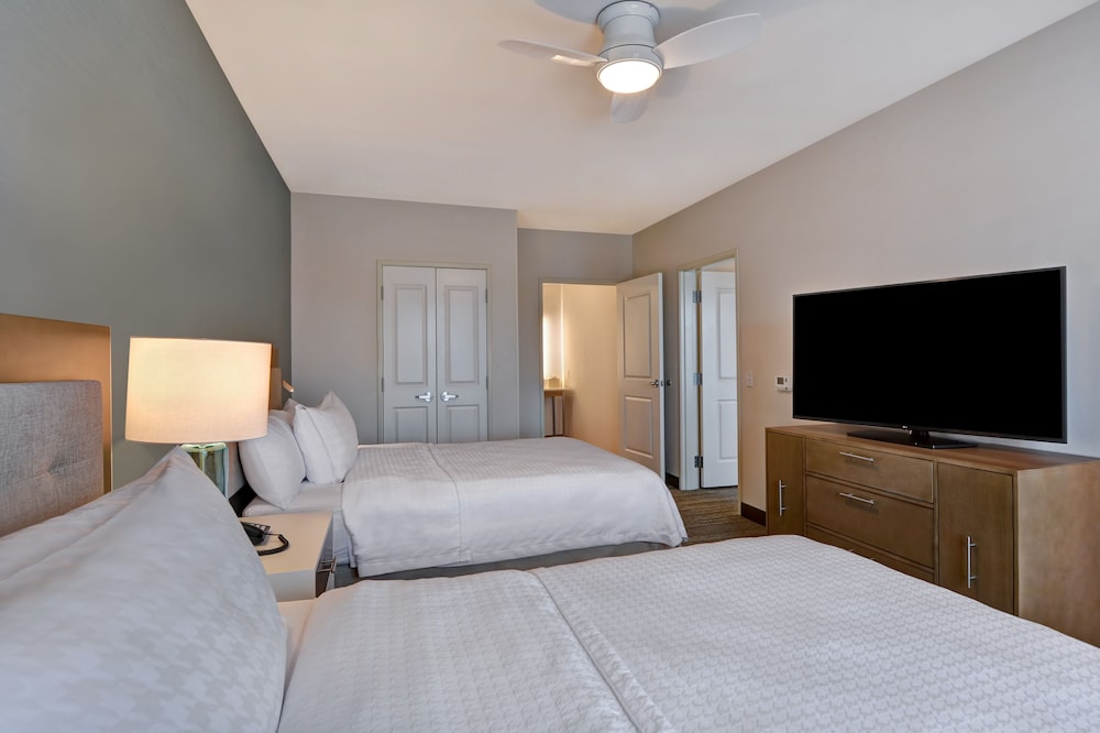Suite, 2 Queen Beds, Accessible, Bathtub - Photo 2