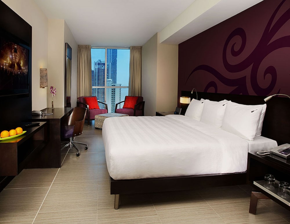 Deluxe Room, 1 King Bed, City View - Photo 4