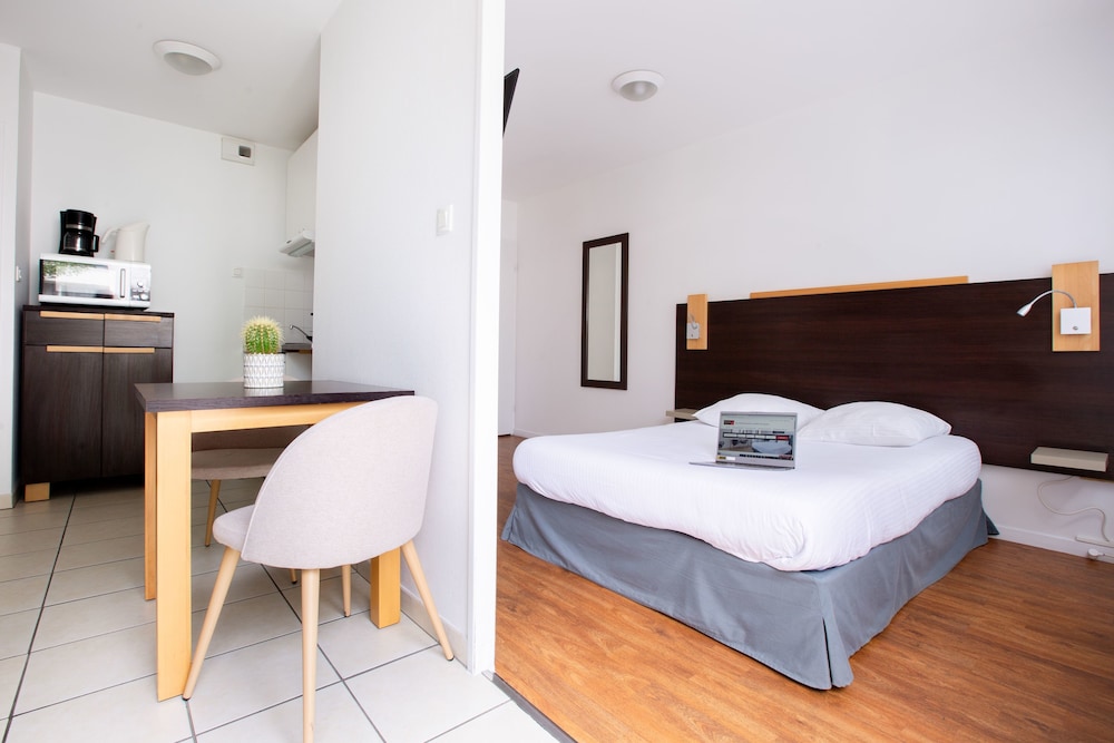 Studio Half Board - contact property for choice of menu photo 1