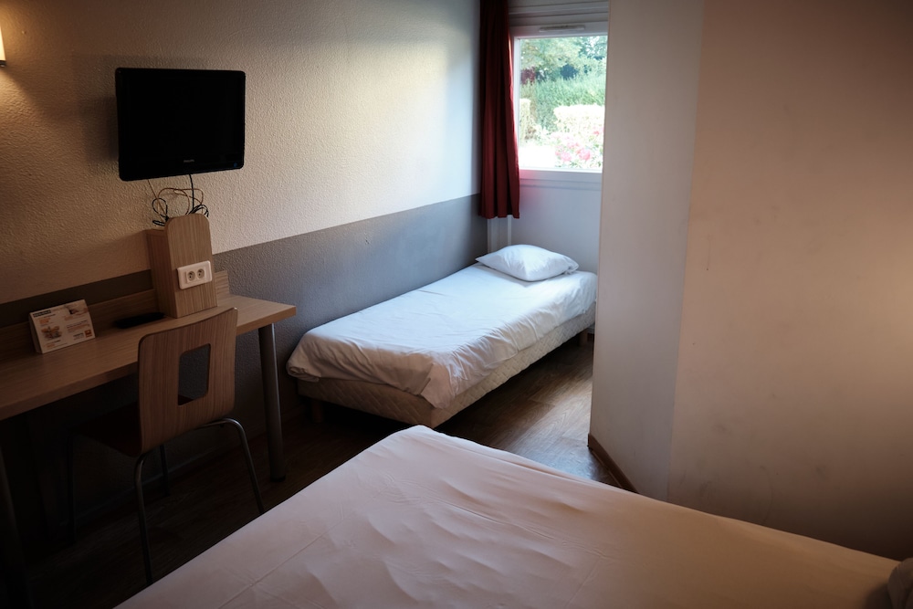 Standard Room, Multiple Beds photo 3