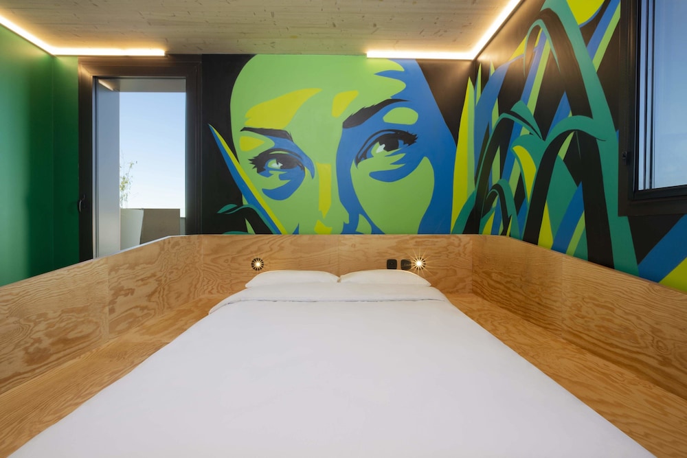 Deluxe Double Ensuite Bedroom - Private Terrace - Photo 8
