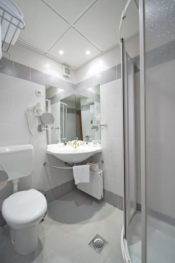 Standard Double Room - Photo 3