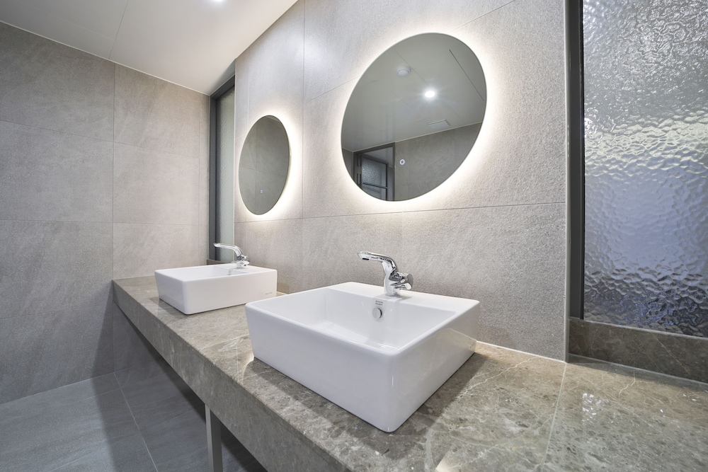 Signature Premium Room - Photo 17