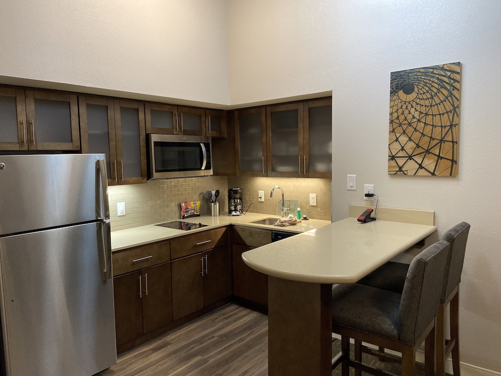 Suite, 1 Bedroom, Accessible Bathtub, Kitchen (Mobility, Accessible Tub) - Photo 3