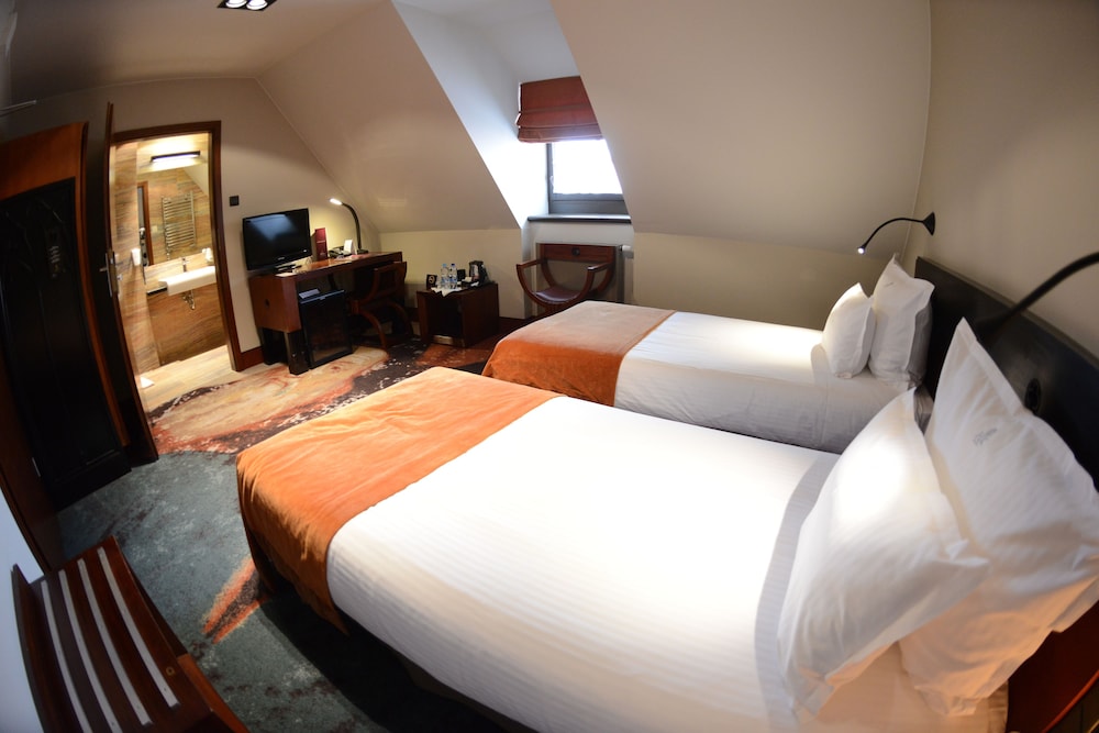 Standard Double Room (Gothic) - Photo 7