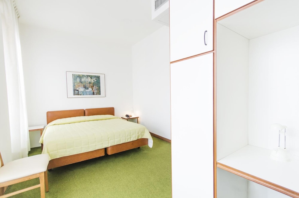 Triple Room, Private Bathroom (French Bed)