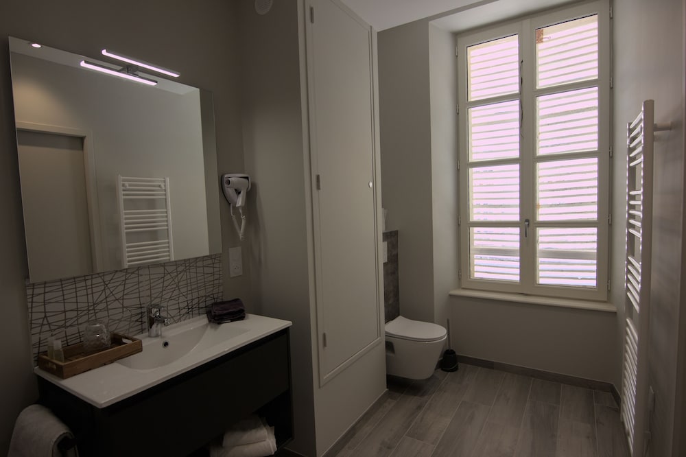 Executive Room - Photo 13