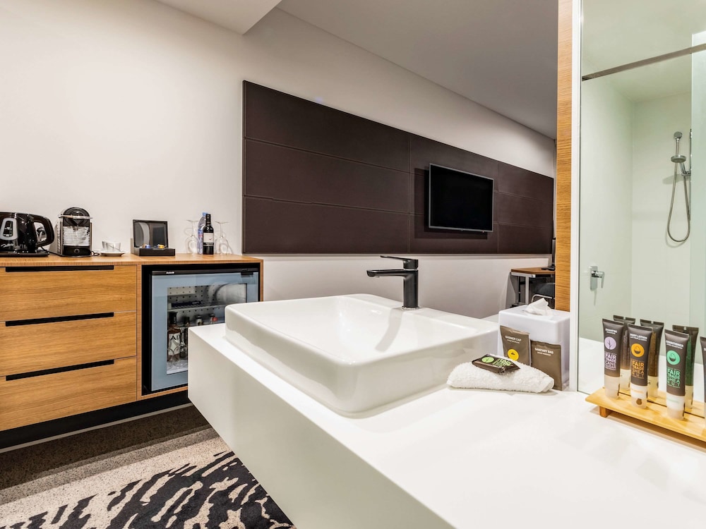 Premier Room, 1 King Bed ('N' Room) thumbnail 5