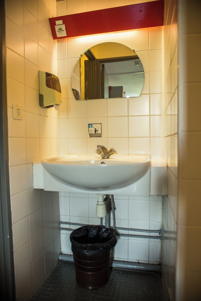 Bed in 9-Bed Female Dormitory with Ensuite Bathroom photo 3