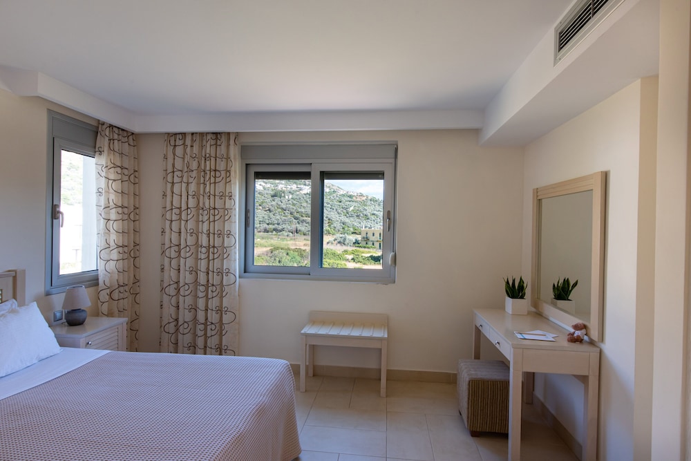 Family Apartment with Mountain View - Photo 8