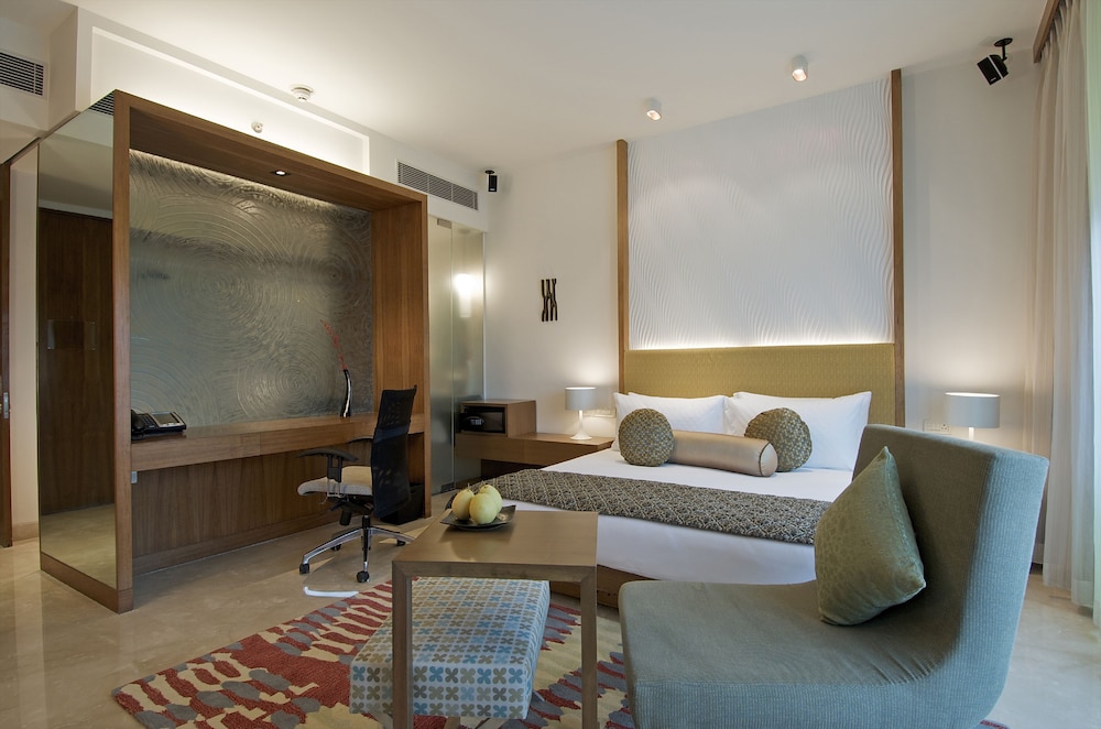 Superior Room City View Queen Bed - Photo 1