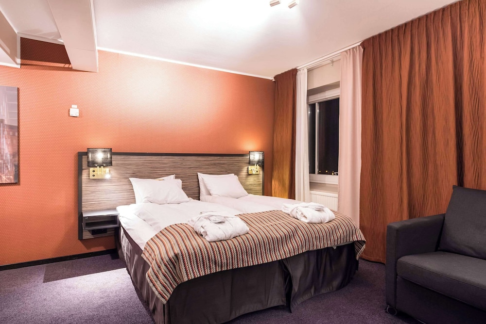 Standard Room, 1 King Bed, Non Smoking photo 3
