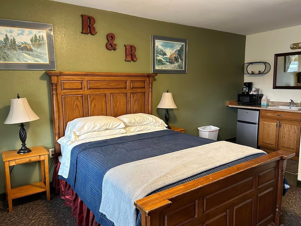 Economy Studio, 1 Queen Bed, Private Bathroom, Ground Floor photo 1