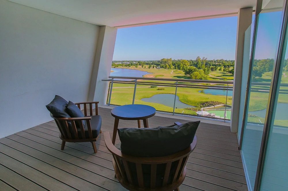 Premium Room, 1 King Bed, Terrace thumbnail 6