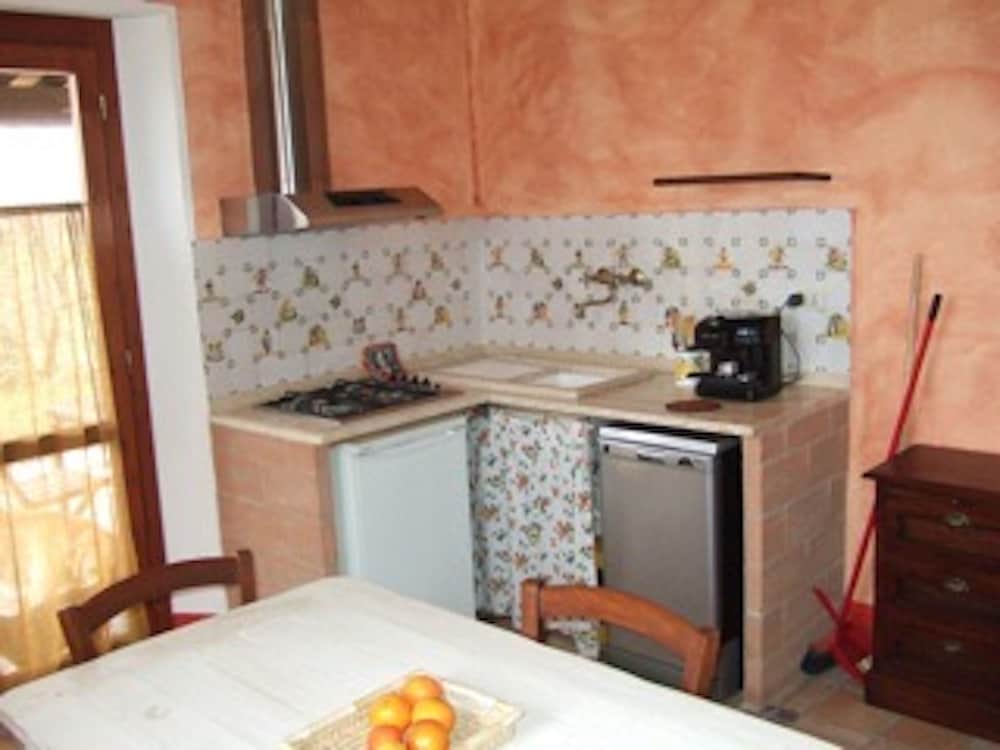 Apartment, 2 Bedrooms, Fireplace, Ground Floor photo 3