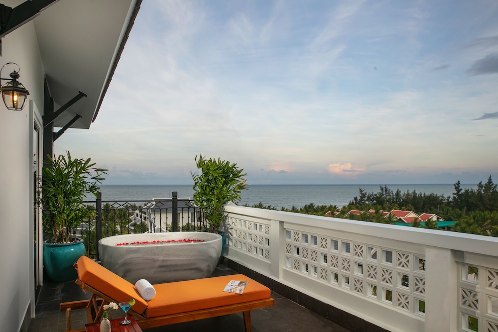 Sky Deluxe Ocean View King Room - Photo 8
