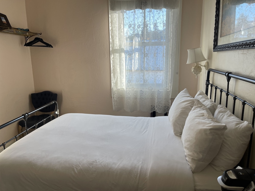 Basic Room, 1 Double Bed