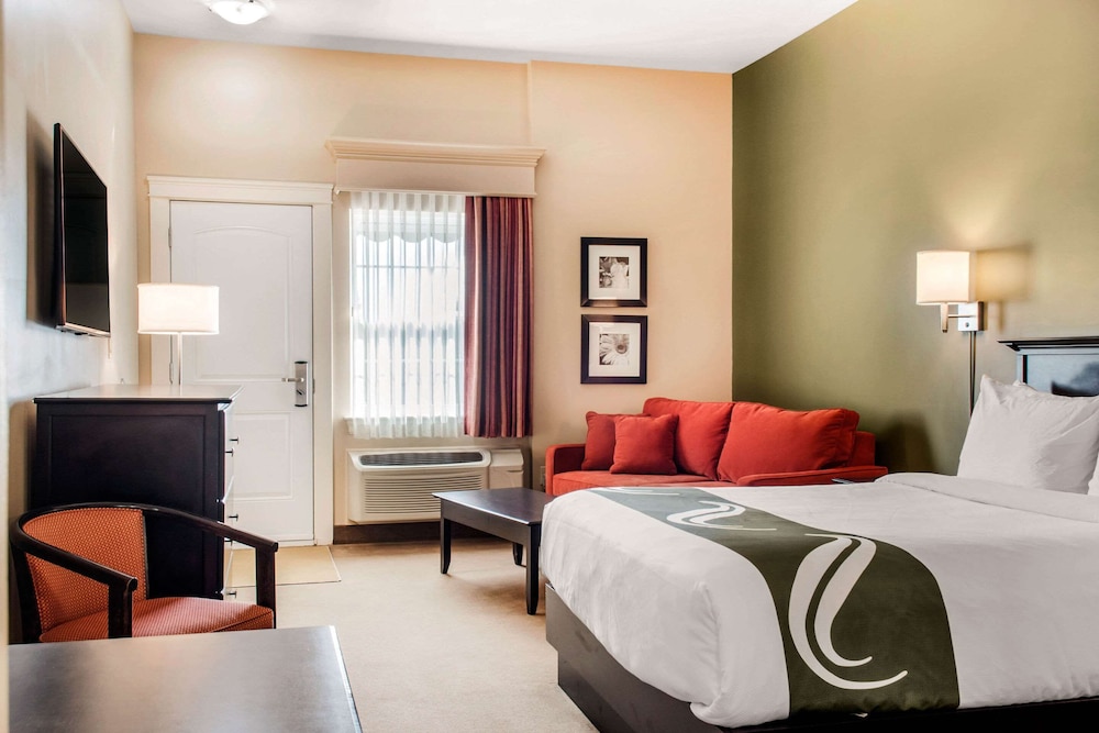 Room, 1 Queen Bed with Sofa bed, Non Smoking (Upgrade) - Photo 4