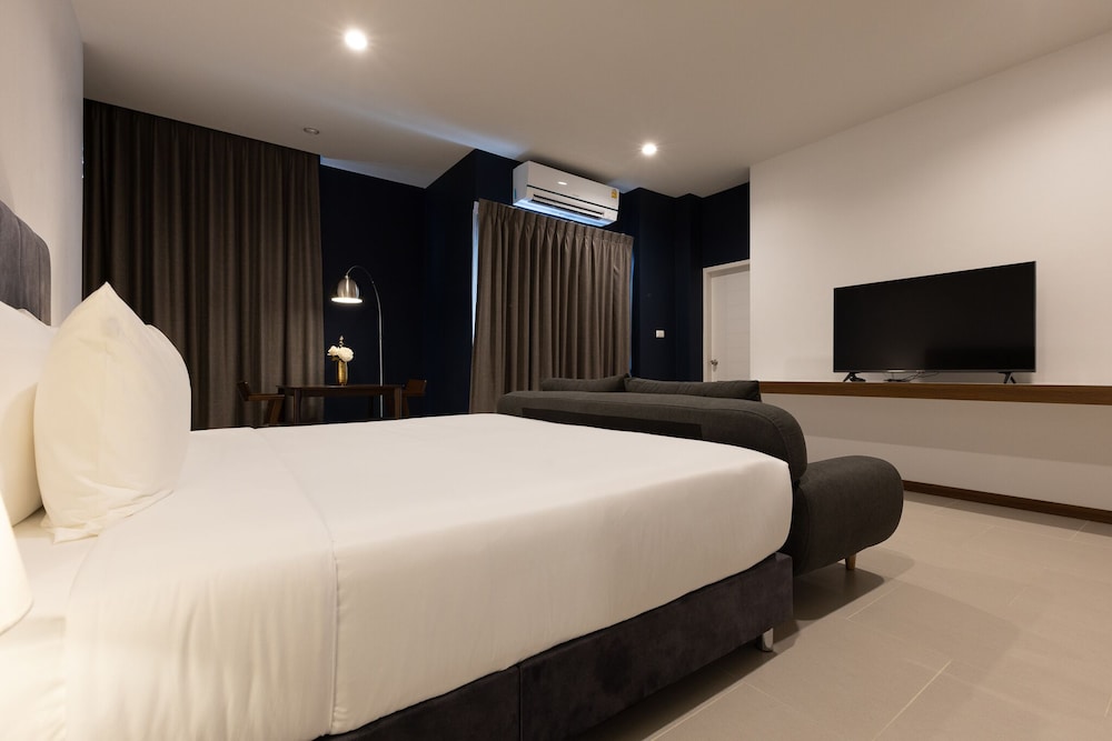 Deluxe Double Room - Photo 12