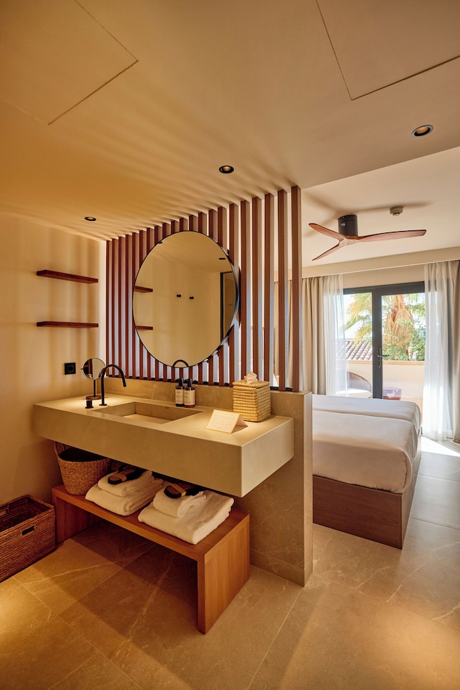 Standard Double Room (Flow) thumbnail 6