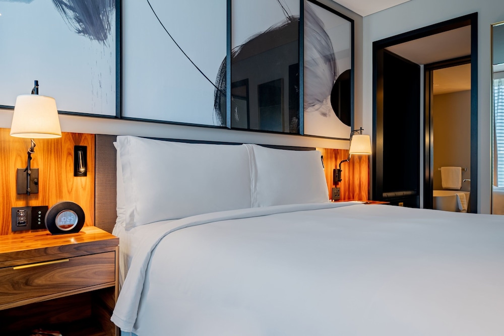 Executive Suite, 1 Double Bed thumbnail 5