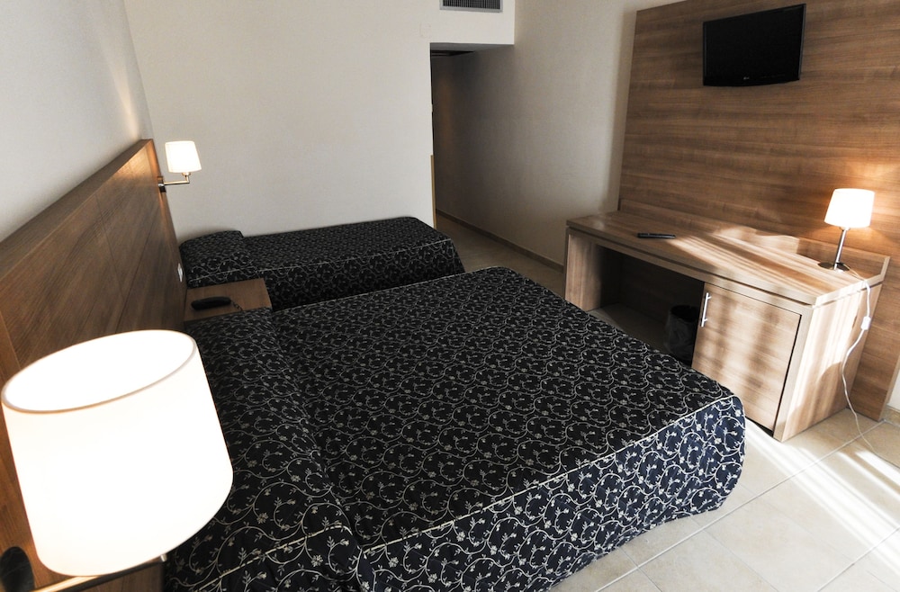 Triple Room - Photo 2
