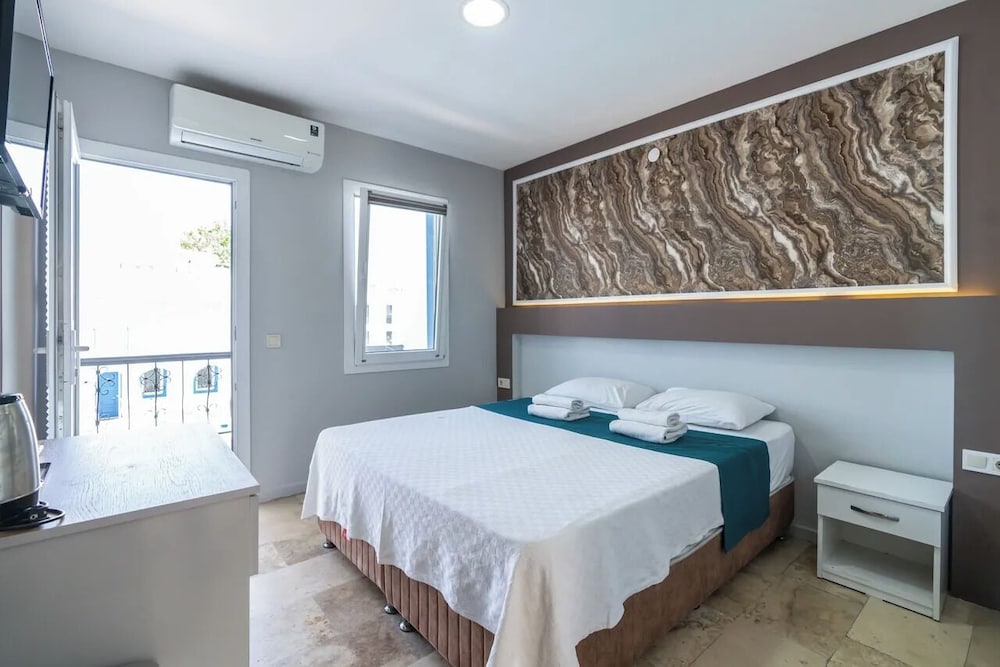Deluxe Room, Pool View