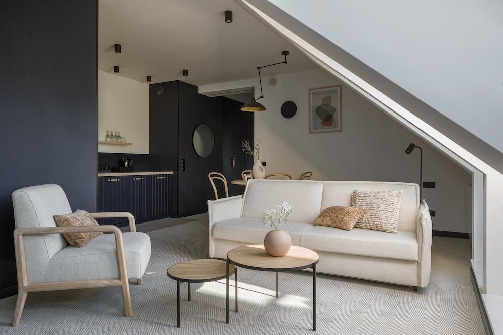 Two-level One-Bedroom Apartment - Photo 6