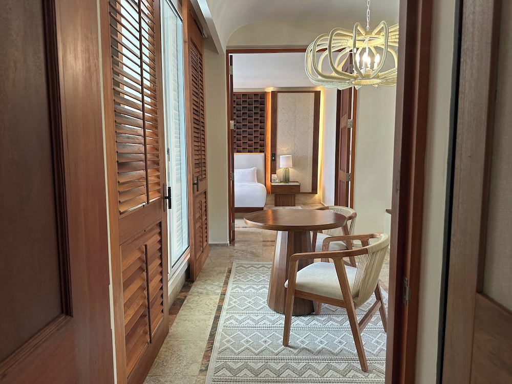 Chairman Two bedroom suite Ocean Front  Infinity & Private Pool Outdoor shower - Photo 6