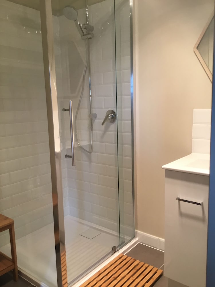 Rustic Twin with Ensuite photo 2