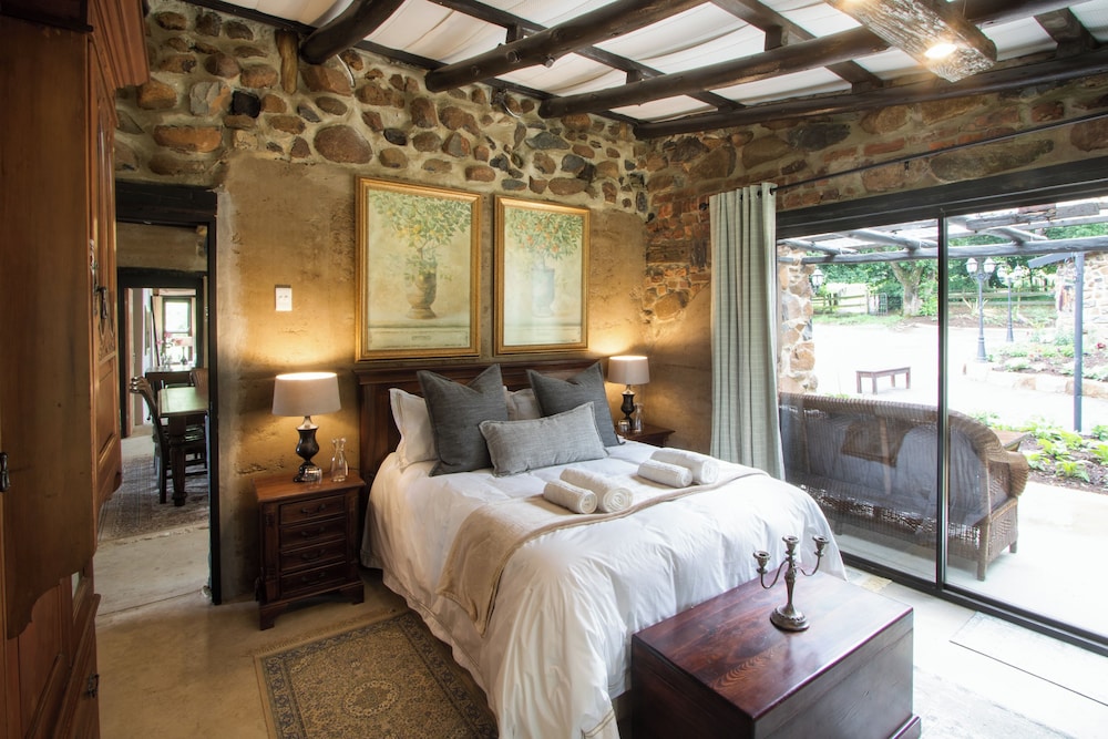 Lake Villa Room 14