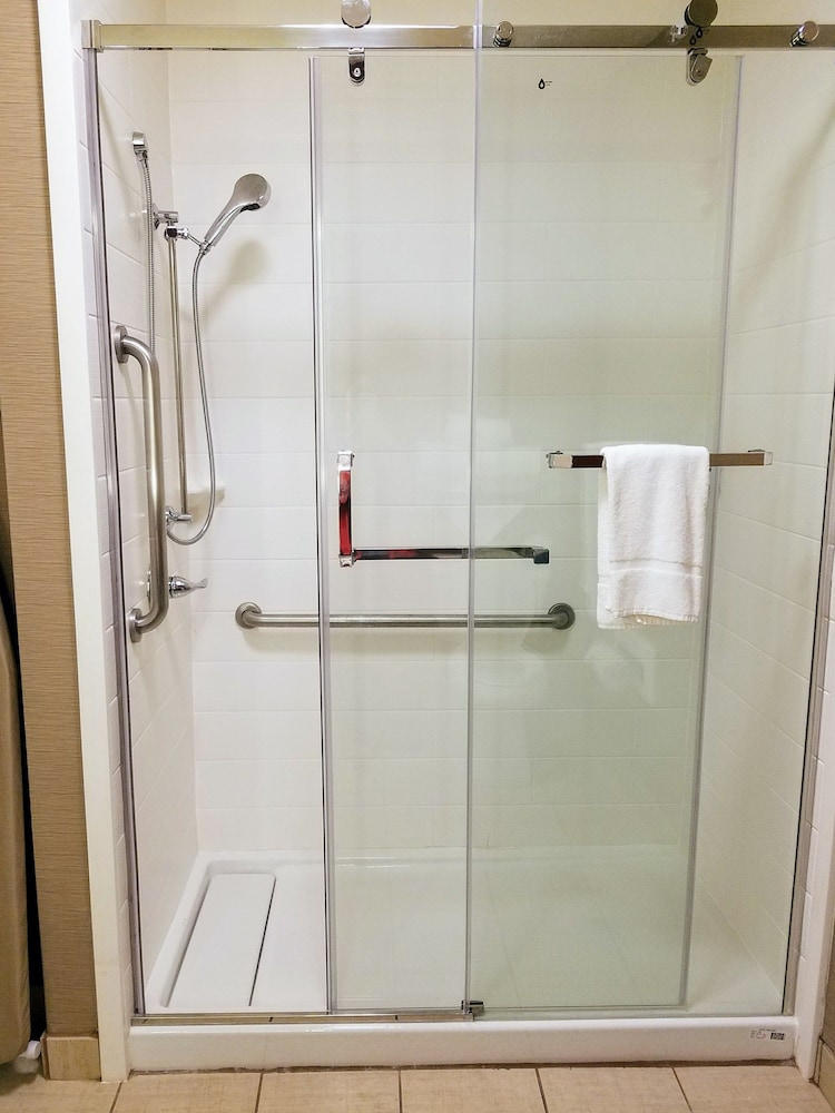 Suite, 1 King Bed, Accessible, Non Smoking (Roll-in shower) - Photo 21