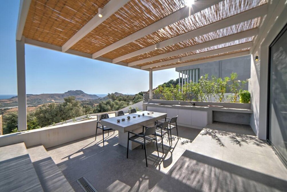 Villa photo 3