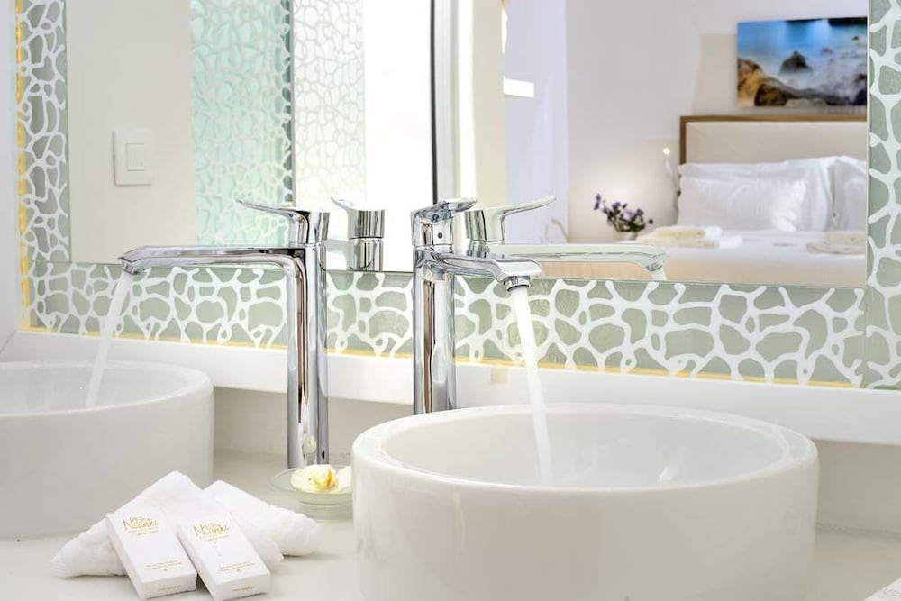 Executive Suite, Jetted Tub, Sea View with Private pool - Photo 9