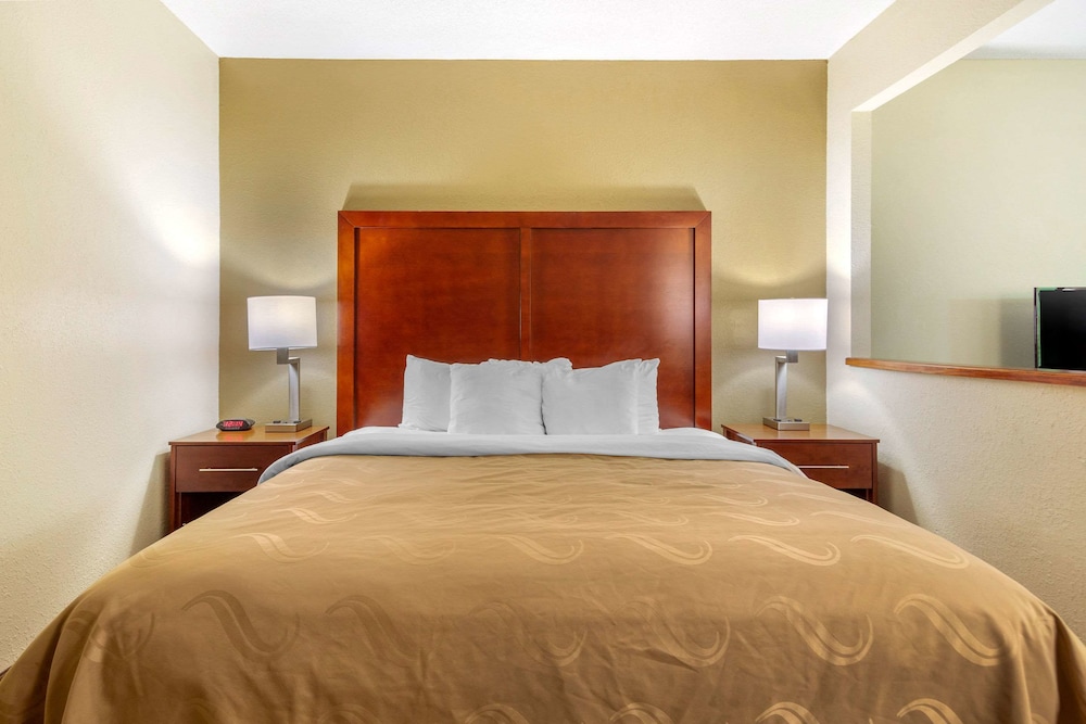 Studio Non-Smoking King Suite-King Size Bed photo 1
