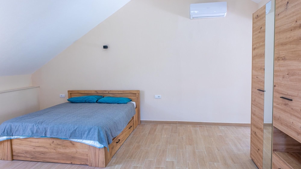 Apartment, Smoking