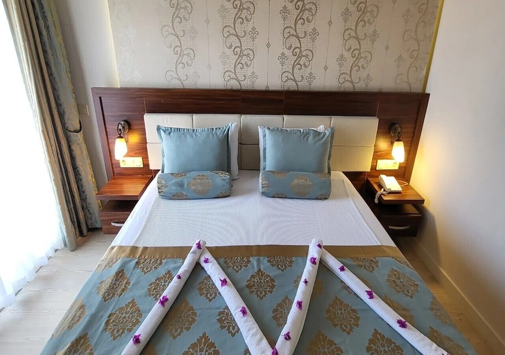 Corner Room photo 3