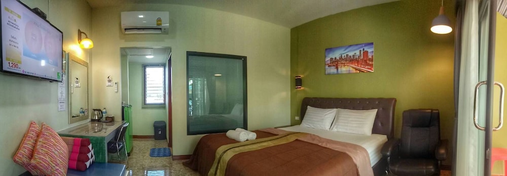 Room, 1 King Bed, Non Smoking photo 3