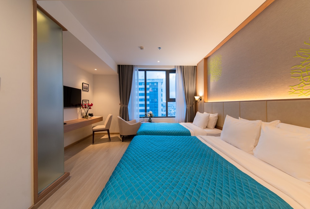Superior Triple Room, City View - Photo 8