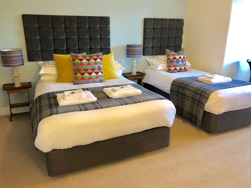 Standard Triple Room, Ensuite photo 3