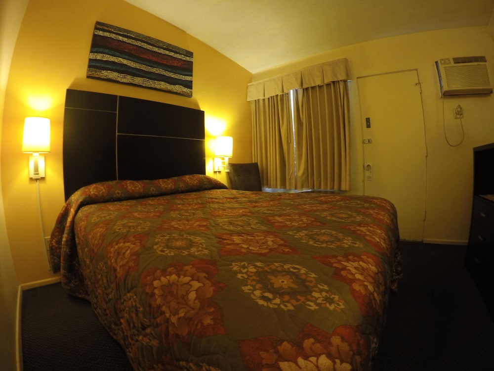 Room, 1 Queen Bed photo 2